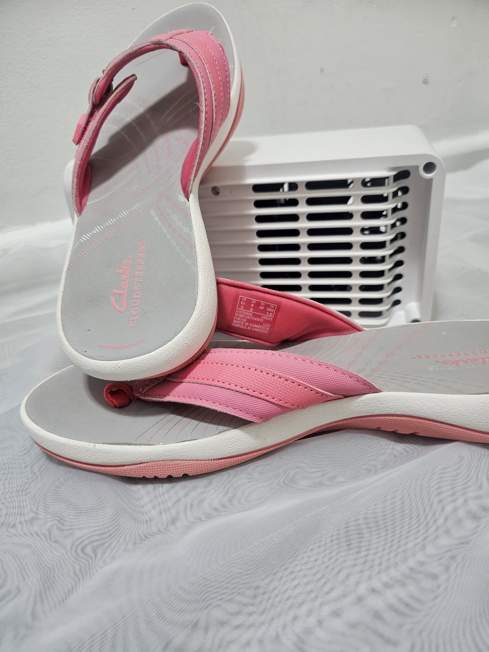 Clarks Pink and Gray Women's Cushioned Thong Sandals - Picture 5 of 8